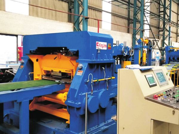 KJF100薄闆(pǎn)數控高速(sù)精密開卷(juàn)整平飛剪(jian)定尺橫切(qie)生産線