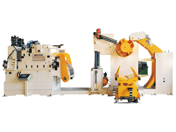 三(sān)機一體(ti)NC高配型(xíng)精密料(liào)架矯直(zhí)送料機(jī)