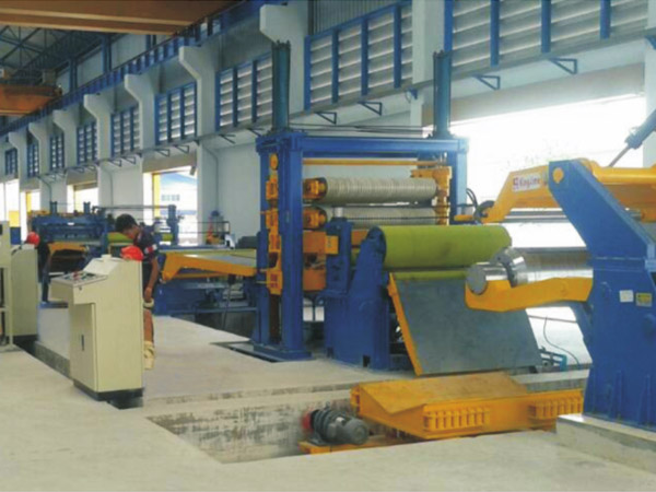 KJS180高速(su)精密皮帶張(zhang)力式薄闆縱(zong)剪分條生産(chan)線